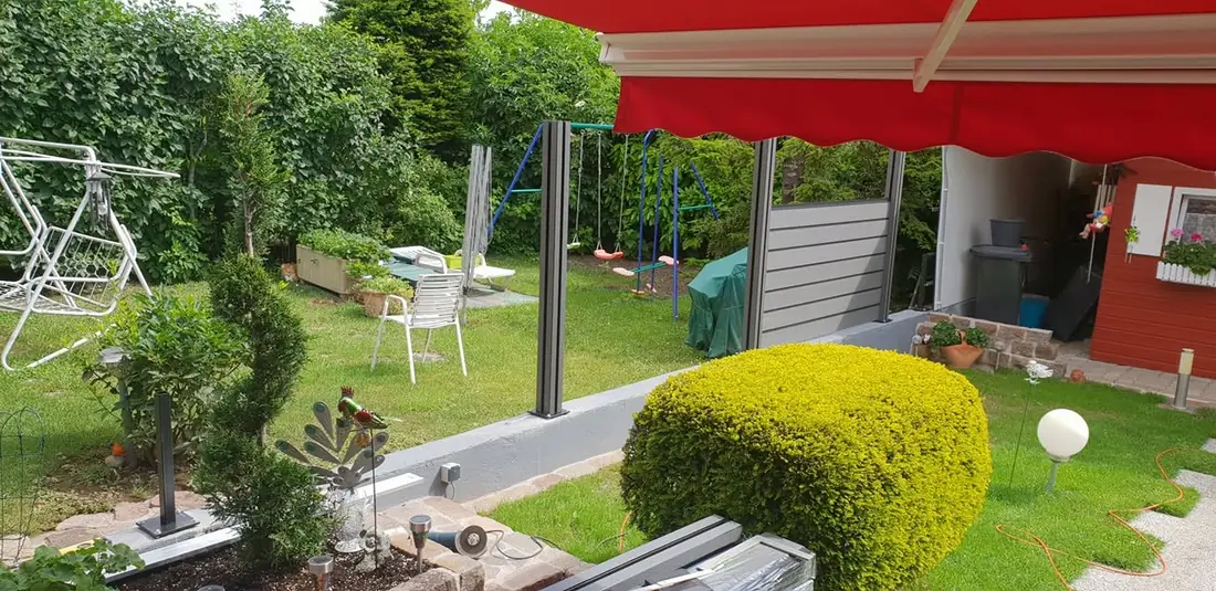 Clôture posée, avant